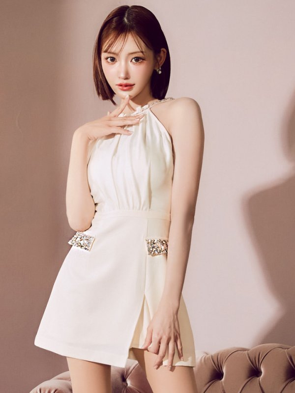 アイボリー モデル：明日花キララ　身長：162cm 着用サイズ：Sサイズ