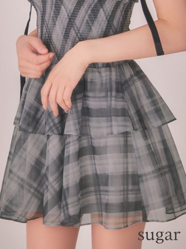 グレー　モデル：明日花キララ　身長：162cm　着用サイズ：Sサイズ