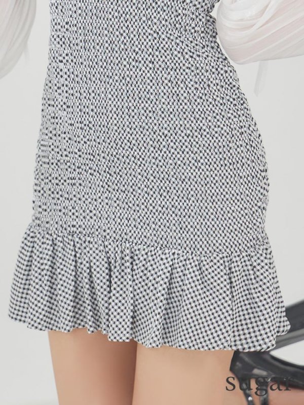 ホワイト×ブラック モデル：三上悠亜　身長：159cm　着用サイズ：Sサイズ