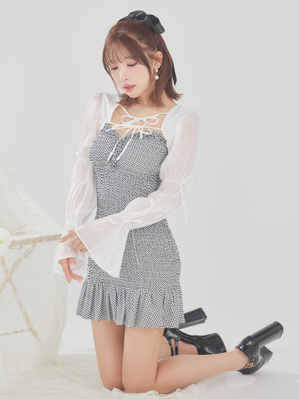 ホワイト×ブラック モデル：三上悠亜　身長：159cm　着用サイズ：Sサイズ