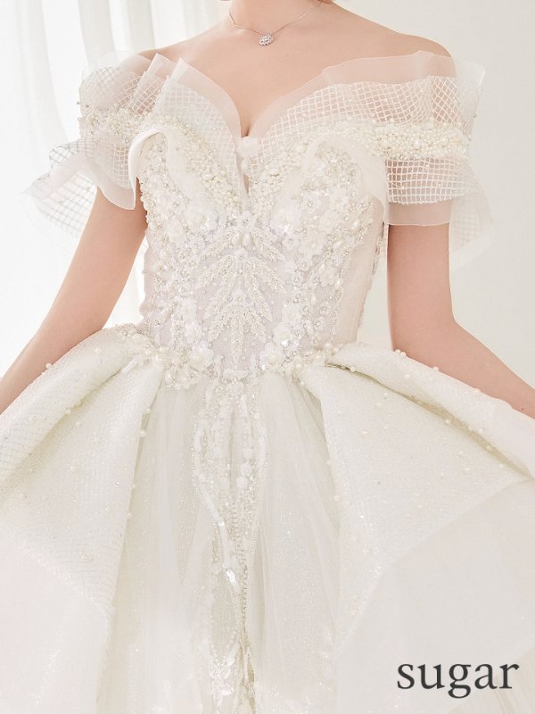 ホワイト モデル：明日花キララ　身長：162cm　着用サイズ：S(XS〜M)サイズ