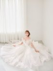 ホワイト モデル：明日花キララ　身長：162cm　着用サイズ：S(XS〜M)サイズ