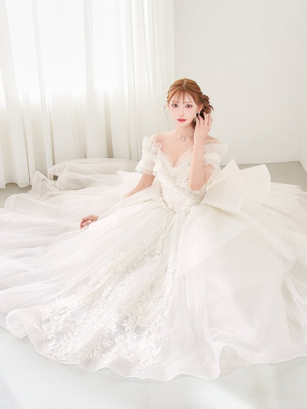 ホワイト モデル：明日花キララ　身長：162cm　着用サイズ：S(XS〜M)サイズ