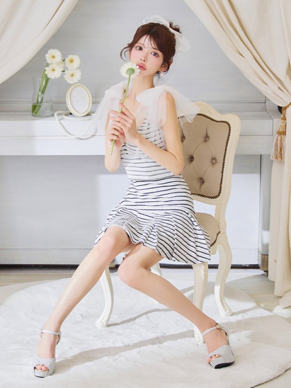 ホワイトxブラック モデル：まりん　身長：164cm　着用サイズ：Sサイズ