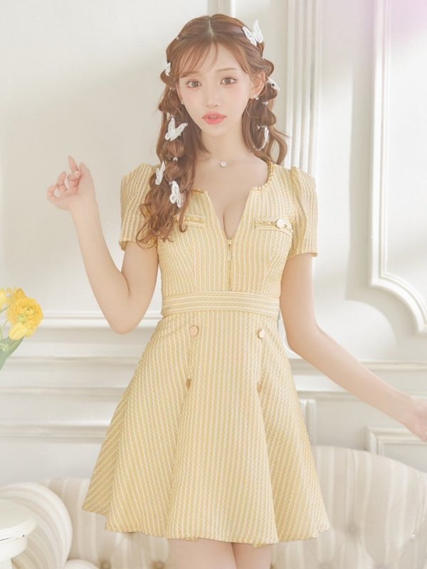 イエロー  モデル:明日花キララ 身長:162cm 着用サイズ:Sサイズ