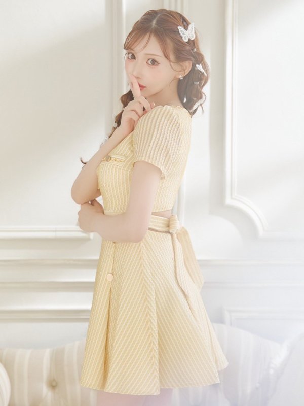 イエロー  モデル:明日花キララ 身長:162cm 着用サイズ:Sサイズ