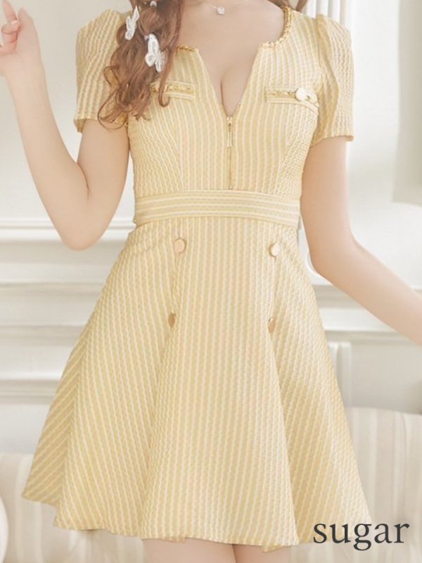 イエロー  モデル:明日花キララ 身長:162cm 着用サイズ:Sサイズ