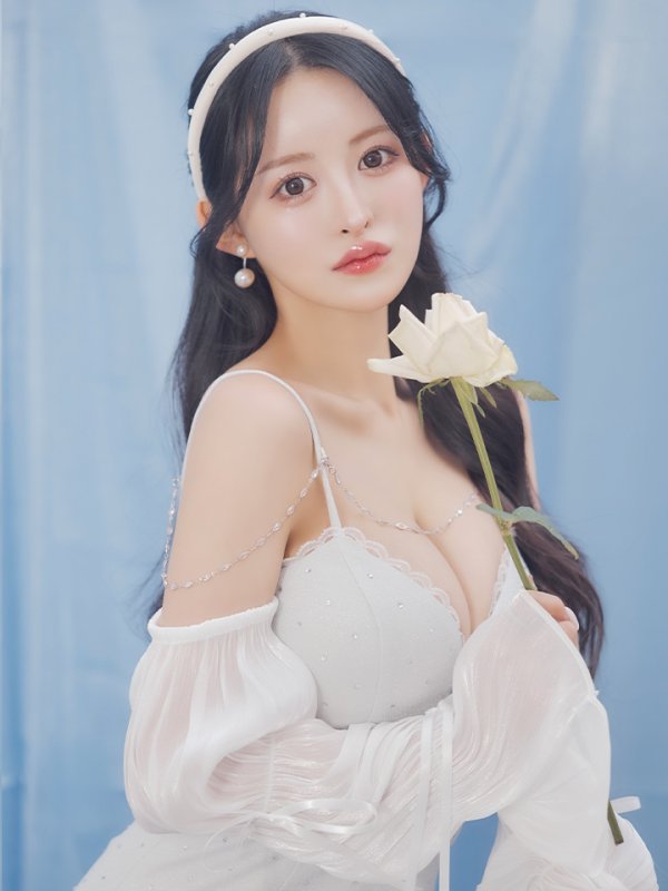 ホワイト モデル:カルア 身長:156cm 着用サイズ:Sサイズ