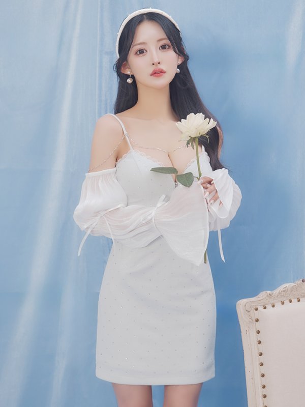 ホワイト モデル:カルア 身長:156cm 着用サイズ:Sサイズ