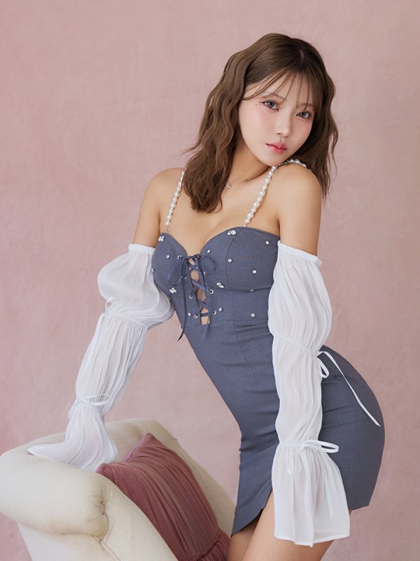 グレー モデル:如月れい 身長:156cm 着用サイズ:Sサイズ