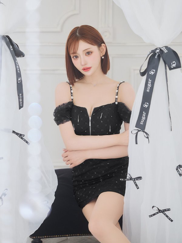 ブラック モデル:明日花キララ 身長:162cm 着用サイズ:Sサイズ