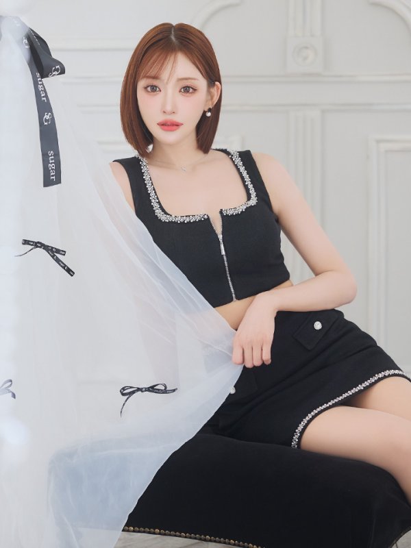 ブラック モデル:明日花キララ 身長162cm 着用サイズ:Sサイズ