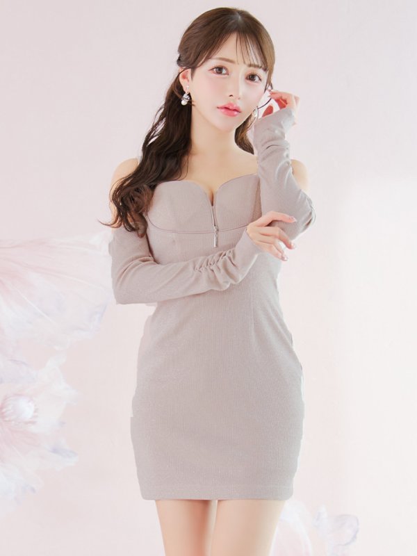 ベージュ　モデル：りな　身長：160cm　着用サイズ：Sサイズ