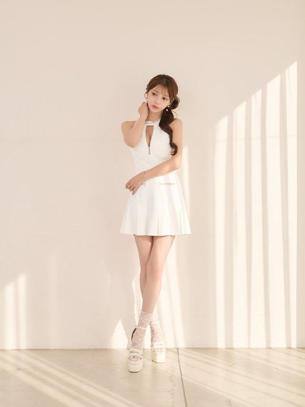 ホワイト　モデル：ももか　身長：156cm　着用サイズ：Sサイズ