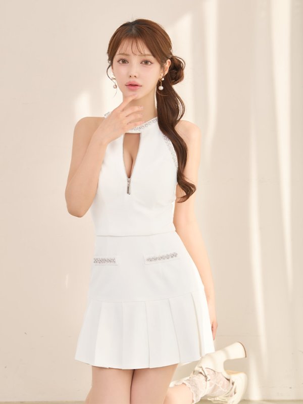 ホワイト　モデル：ももか　身長：156cm　着用サイズ：Sサイズ