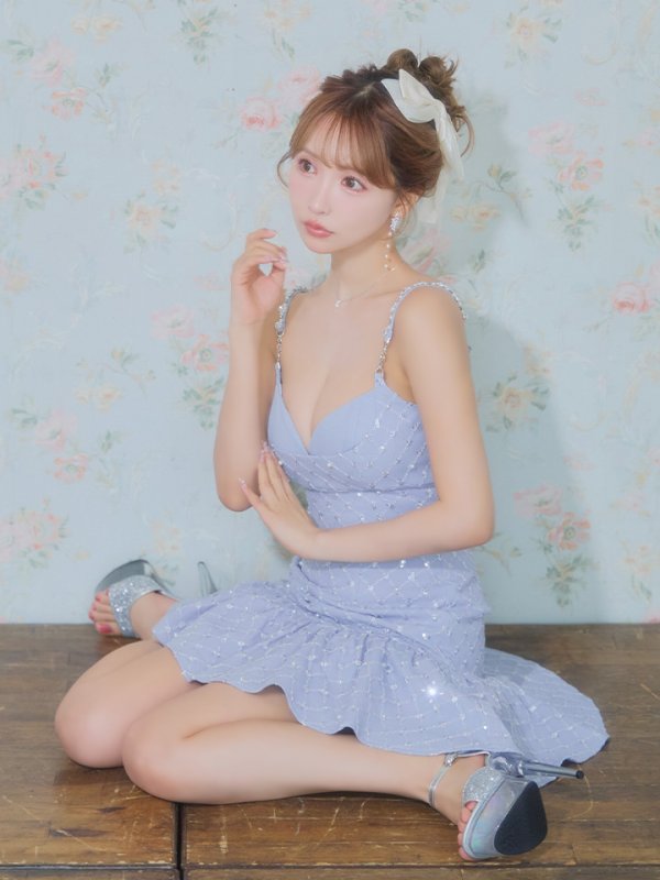 ブルー モデル：三上悠亜　身長：159cm　着用サイズ：Sサイズ