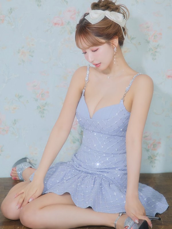 ブルー モデル：三上悠亜　身長：159cm　着用サイズ：Sサイズ