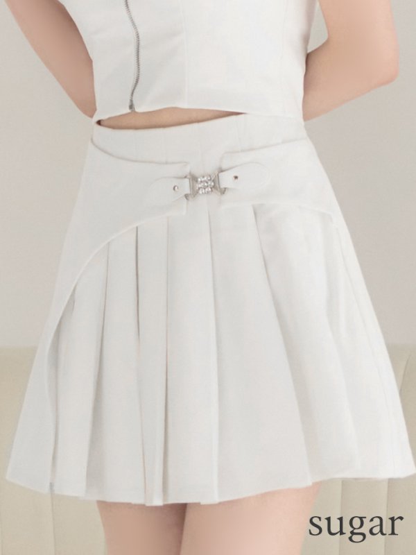 ホワイト モデル：ももか　身長：156cm　着用サイズ：Sサイズ