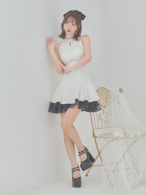 ホワイト モデル:三上悠亜 身長:159cm 着用サイズ:Sサイズ