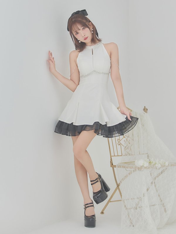 ホワイト モデル:三上悠亜 身長:159cm 着用サイズ:Sサイズ