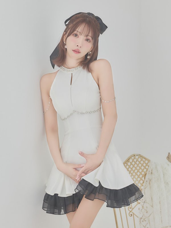 ホワイト モデル:三上悠亜 身長:159cm 着用サイズ:Sサイズ