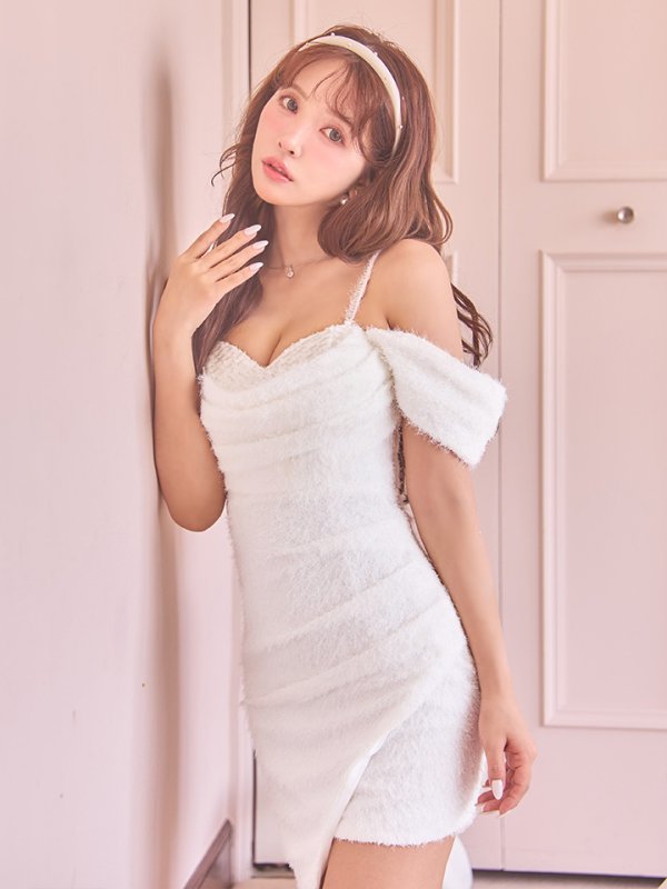 ホワイト　モデル：三上悠亜　身長：159cm　着用サイズ：Sサイズ