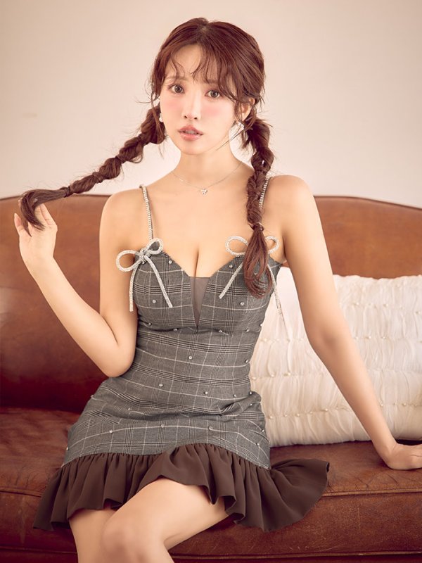 ブラウン　モデル：三上悠亜　身長：159cm　着用サイズ：Sサイズ