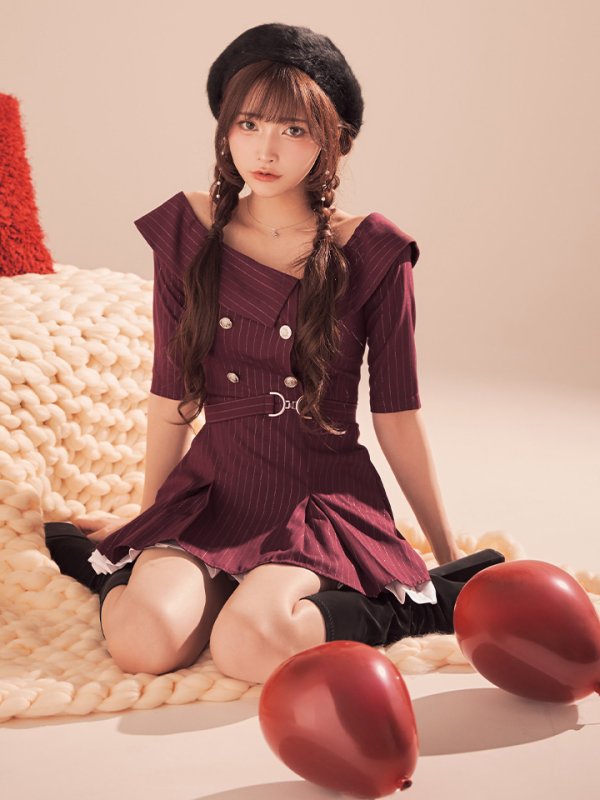 ワインレッド　モデル：まみ　身長：160cm　着用サイズ：Sサイズ