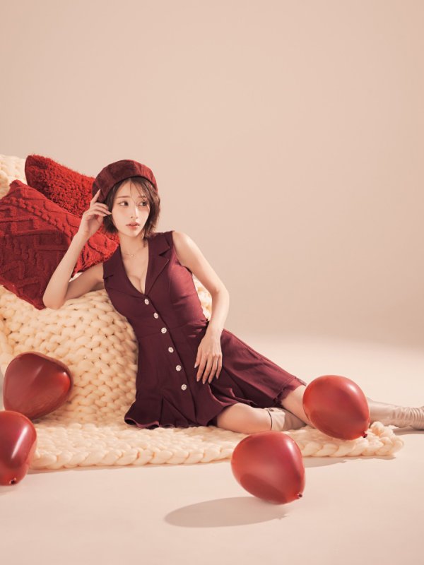 ワインレッド　モデル：りこ　身長：156cm　着用サイズ：Sサイズ