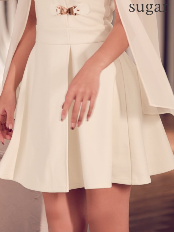 アイボリー モデル：カレン　身長：165cm　着用サイズ：Sサイズ