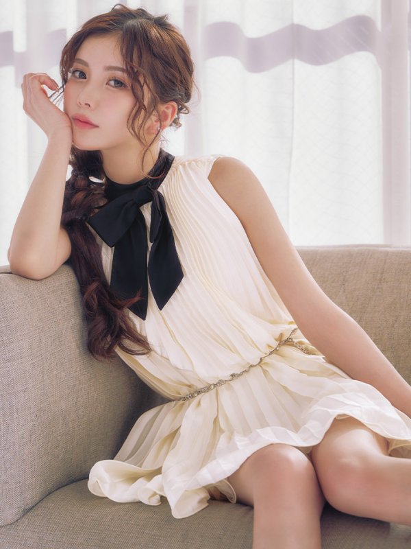 アイボリー×ブラック　モデル：せいは　身長：160cm　着用サイズ：Sサイズ