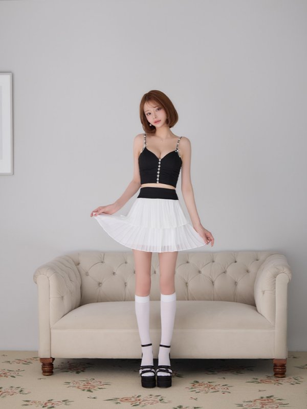 ブラックxホワイト　モデル：れみれみ　身長：163cm　着用サイズ：Sサイズ