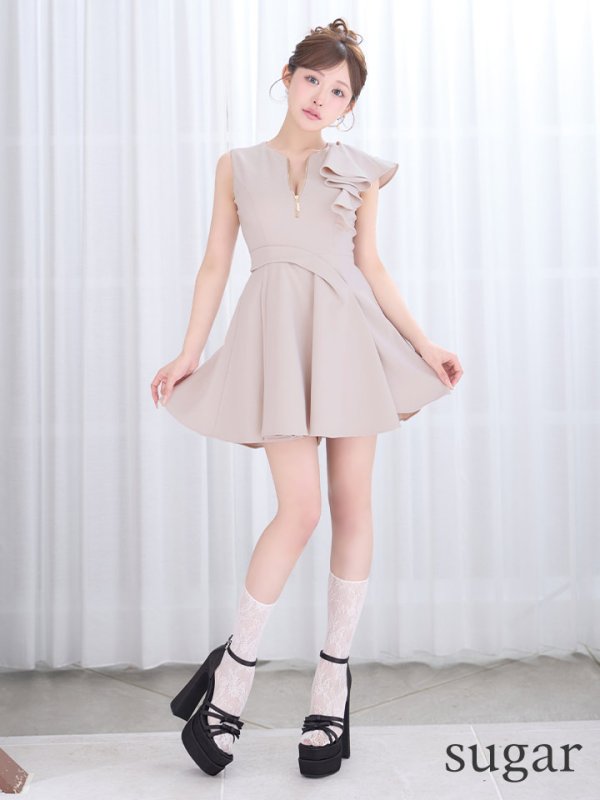 ベージュ モデル：カルア　身長：156cm　着用サイズ：Sサイズ