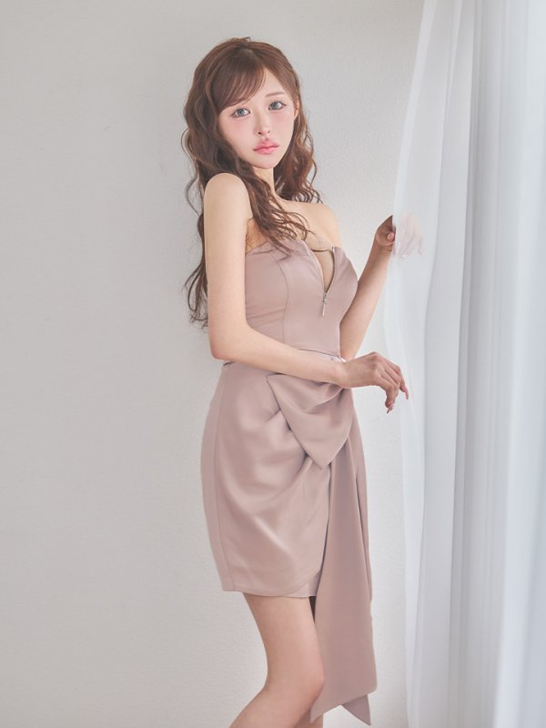 ピンクベージュ　モデル：カルア　身長156cm　着用サイズ：Sサイズ