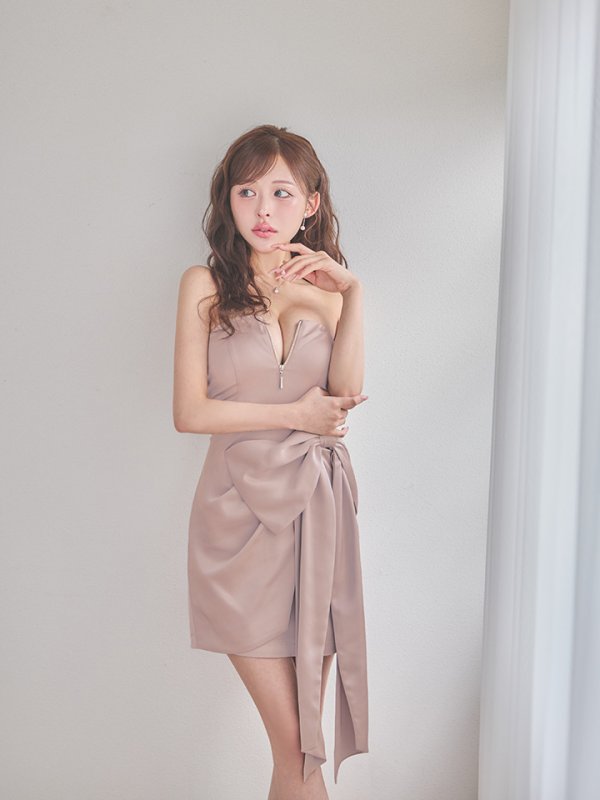 ピンクベージュ　モデル：カルア　身長156cm　着用サイズ：Sサイズ