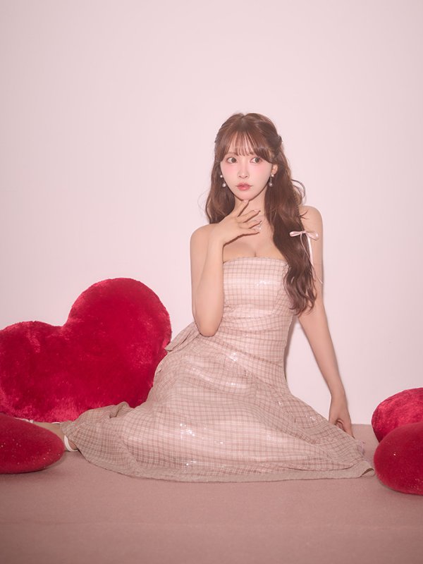 ピンク　モデル：三上悠亜　身長：159cm　着用サイズ：Sサイズ