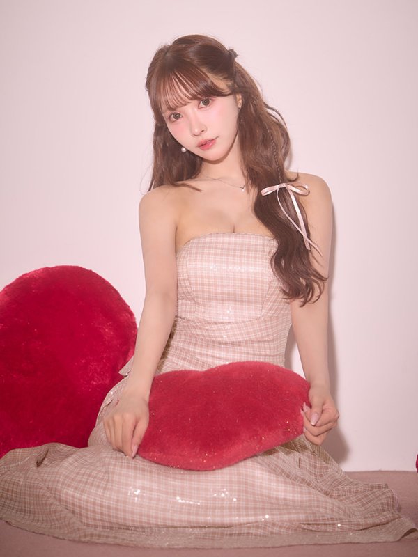 ピンク　モデル：三上悠亜　身長：159cm　着用サイズ：Sサイズ