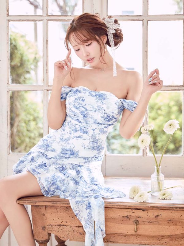 ブルー　 モデル：三上悠亜　身長：159cm　着用サイズ：Sサイズ