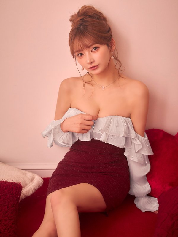 ベージュxワインレッド　モデル：まみ　身長：161cm　着用サイズ：Sサイズ