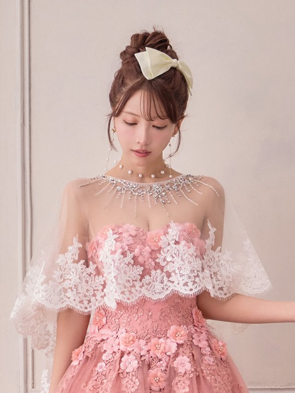 ホワイト モデル：三上悠亜　身長：159cm　着用サイズ：Fサイズ