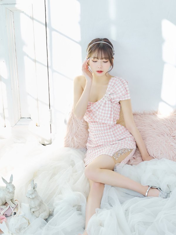 画像2: sugarコラボ商品☆XSサイズあり【ANGEL R/エンジェルアール】ワンショルダー/ 千鳥柄/ ツイード/ ビッグリボンパールビジュー/ タイト/ ミニ/ キャバドレス[OF2] (2)