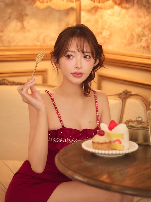 レッド モデル：りな　身長：160cm　着用サイズ：Sサイズ