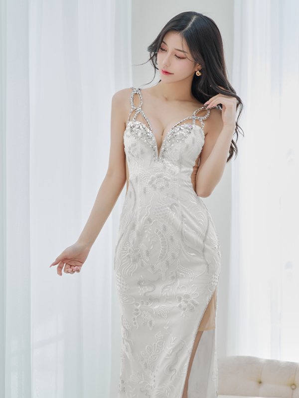 画像3: 【ANGEL R/エンジェルアール】スパンコール/ フラワービジュー/ Vカットメッシュ/ キャミソール/ スリット/ タイト/ ロングドレス/ キャバドレス long[OF2] (3)