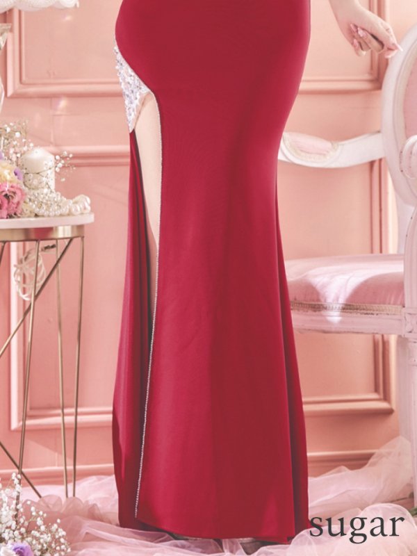 レッド モデル:三上悠亜 身長:159cm 着用サイズ:Sサイズ