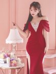 レッド モデル：三上悠亜　身長：159cm　着用サイズ：Sサイズ