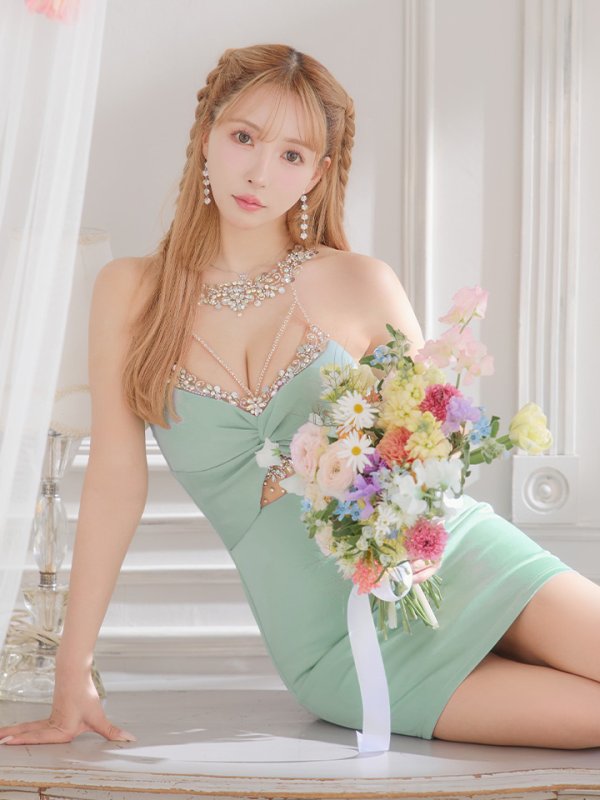 ミントグリーン モデル:三上悠亜 身長:159cm 着用サイズ:Sサイズ