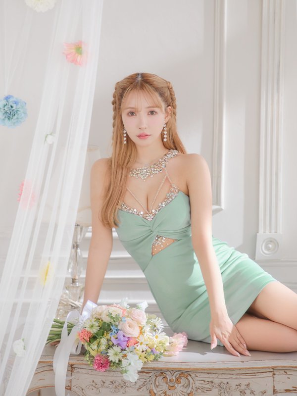 ミントグリーン モデル:三上悠亜 身長:159cm 着用サイズ:Sサイズ