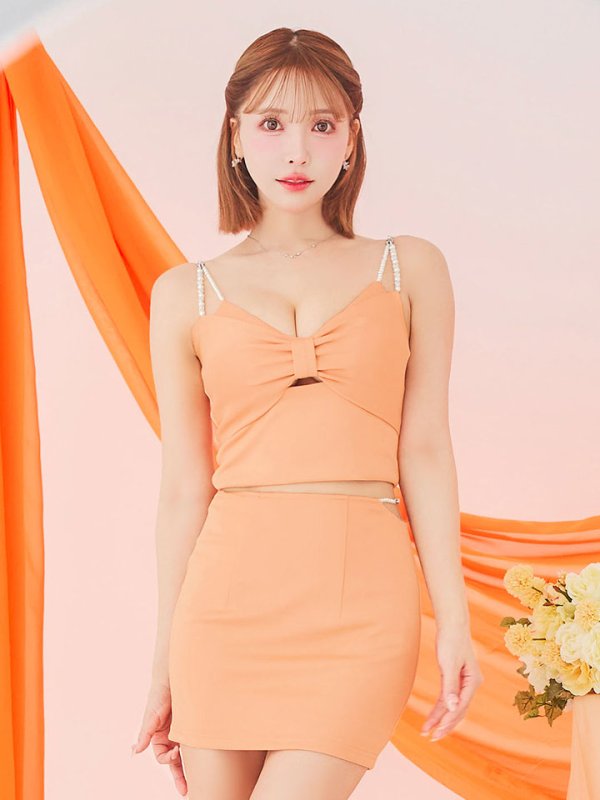 オレンジ モデル:三上悠亜 身長:159cm 着用サイズ:Sサイズ