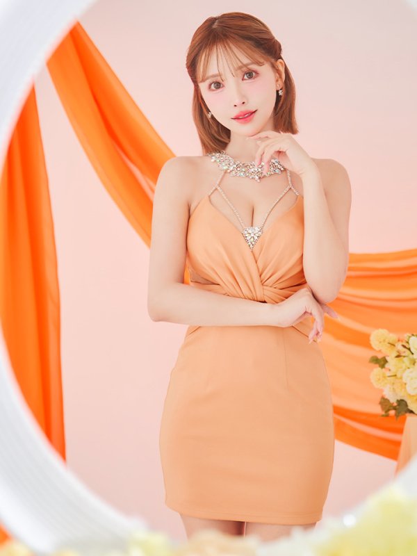 オレンジ モデル:三上悠亜 身長:159cm 着用サイズ:Sサイズ