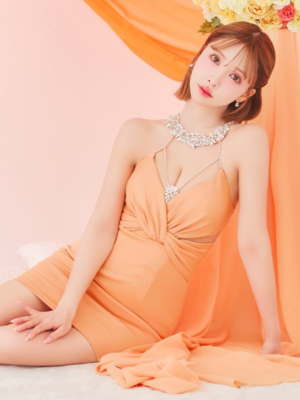 オレンジ モデル:三上悠亜 身長:159cm 着用サイズ:Sサイズ